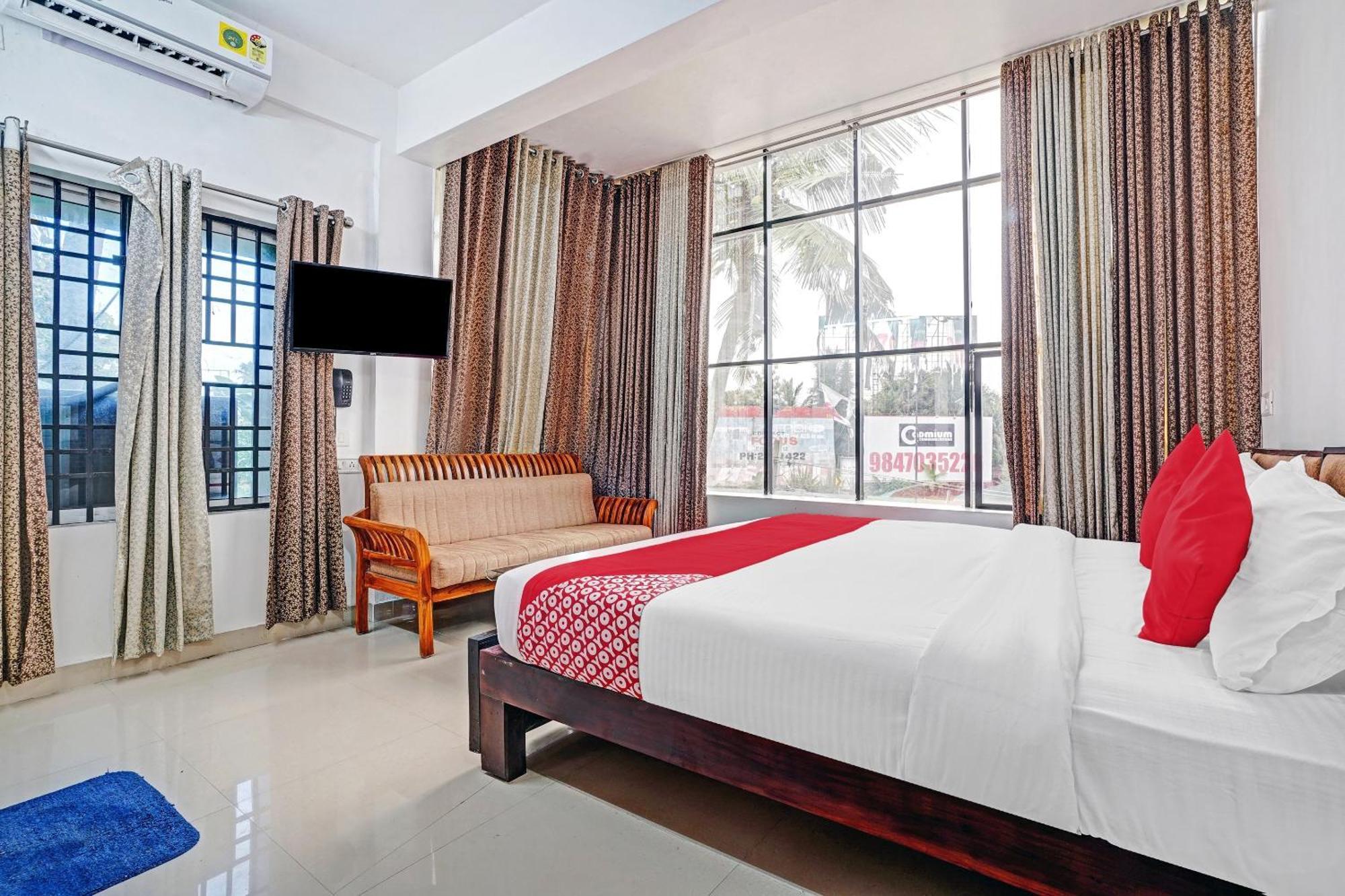 Hotel Thaza Rooms Nedumbassery Esterno foto