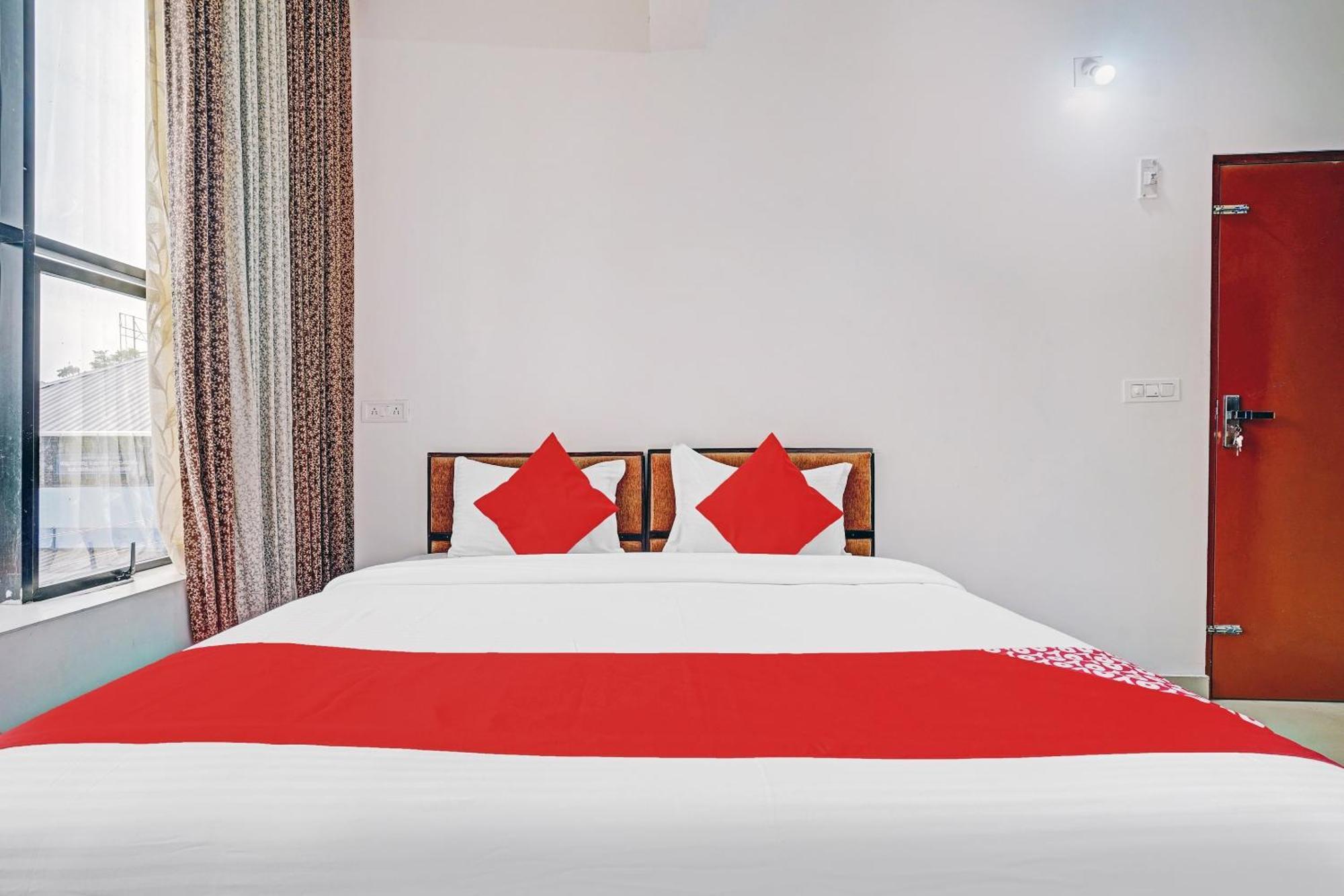 Hotel Thaza Rooms Nedumbassery Esterno foto