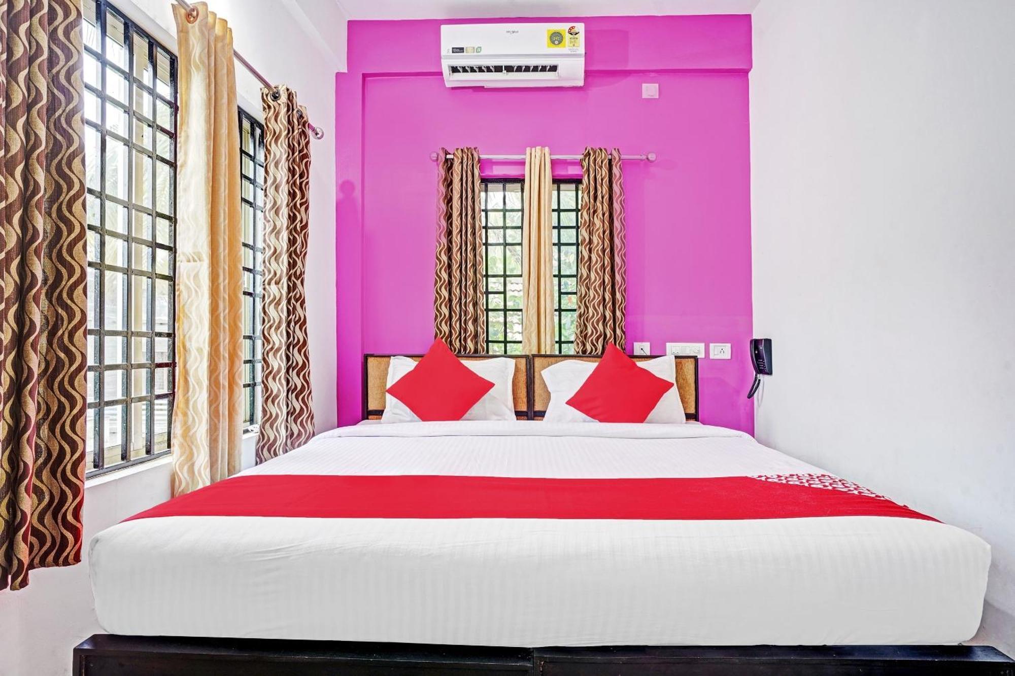 Hotel Thaza Rooms Nedumbassery Esterno foto